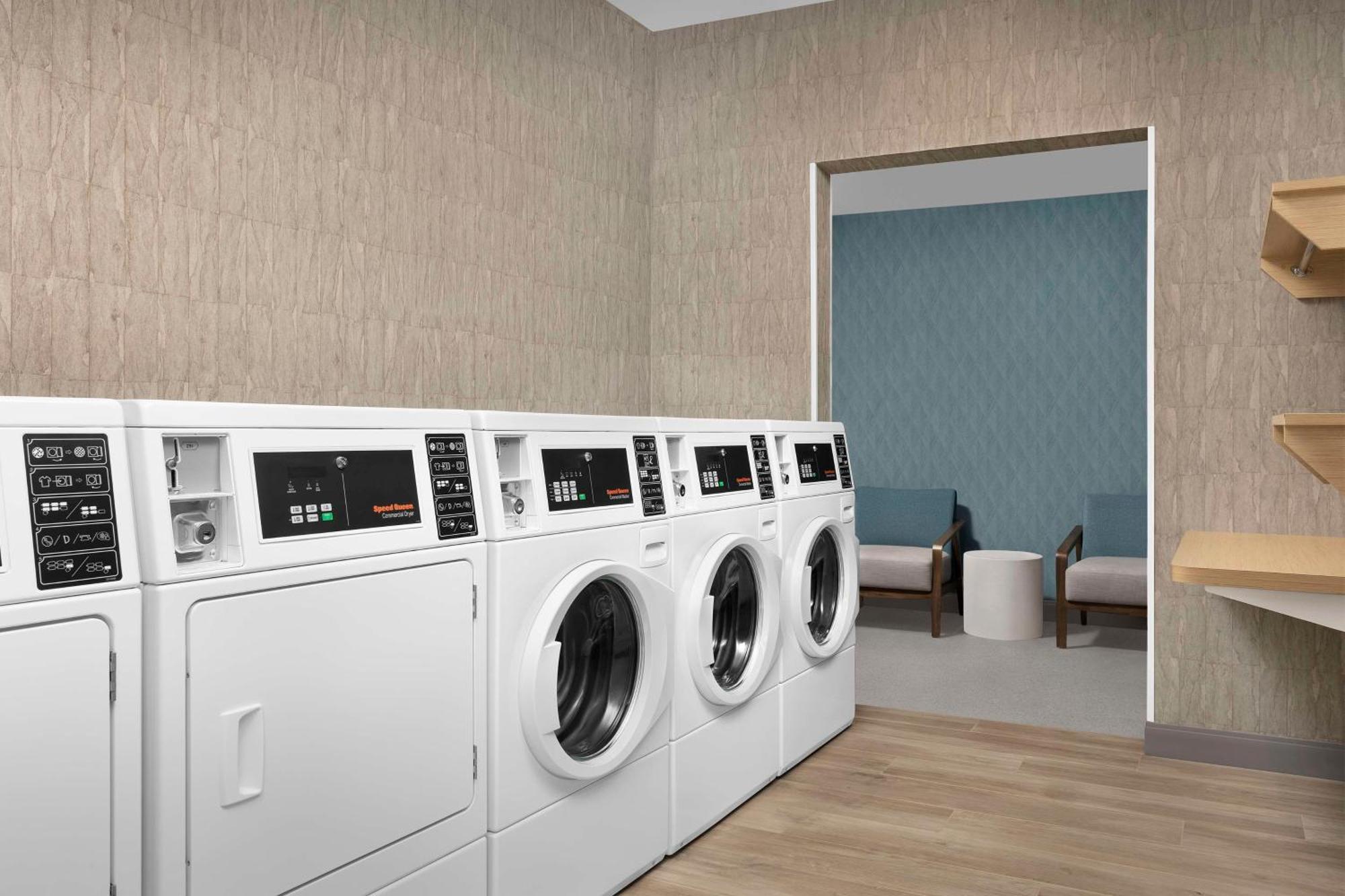 Home2 Suites By Hilton Фолс Чърч Екстериор снимка